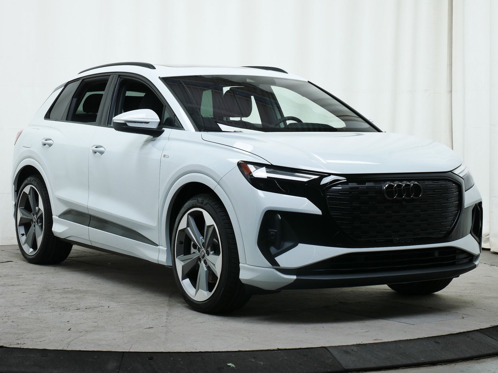 Thumbnail: 2025 Audi Q4 e-tron - 8
