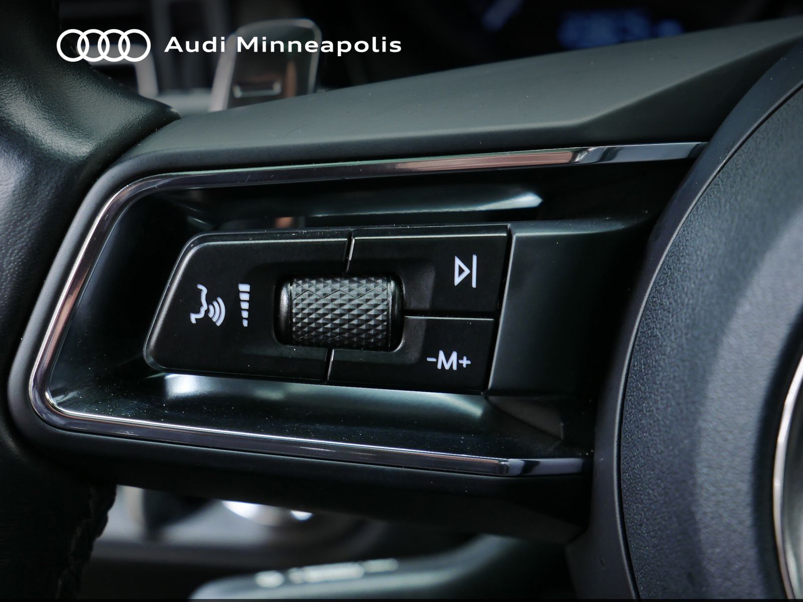 Thumbnail: 2023 Porsche Macan - 22