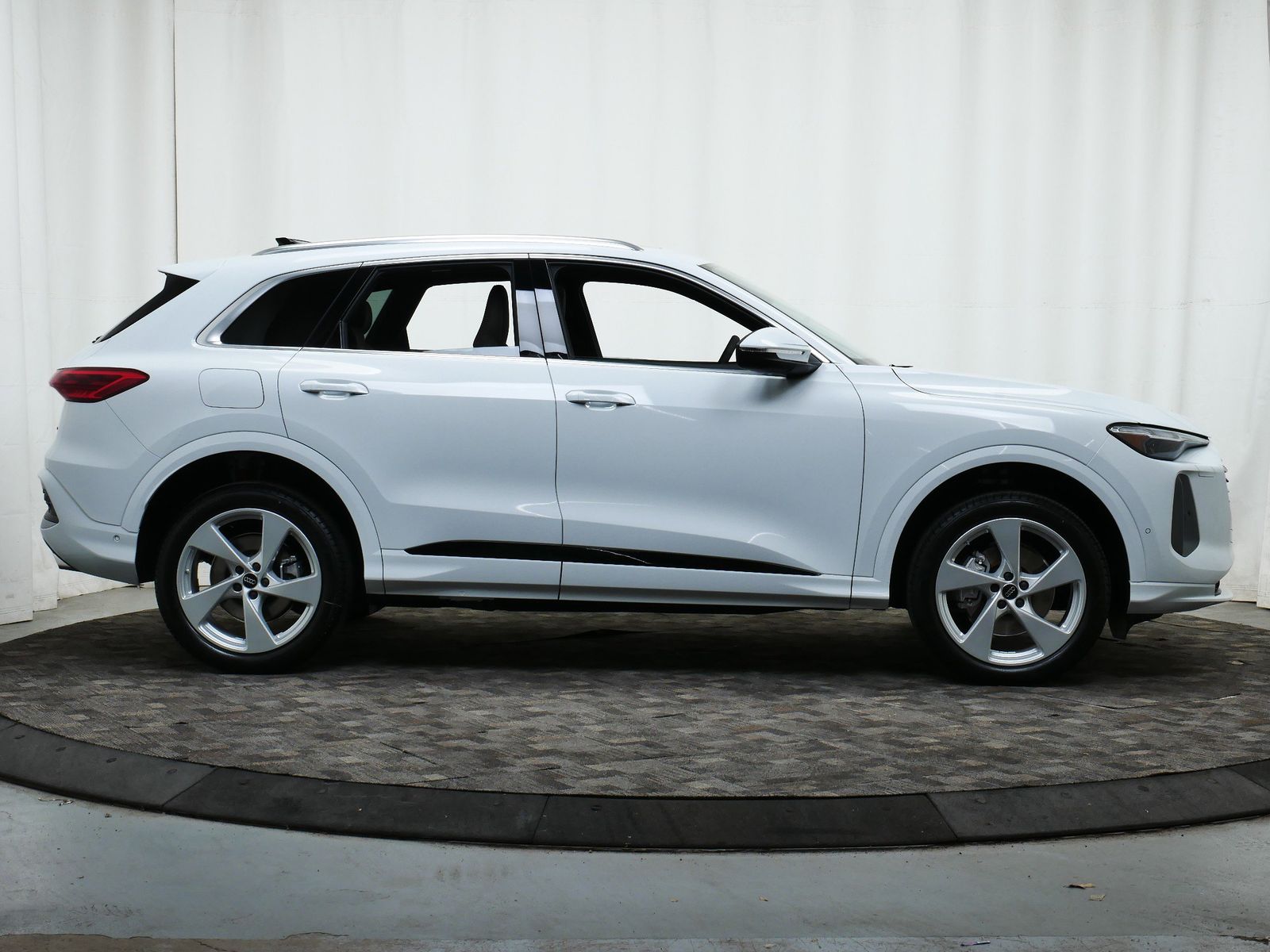 Thumbnail: 2025 Audi Q5 - 7