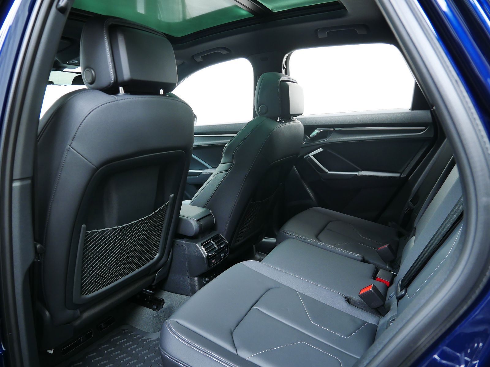 Thumbnail: 2025 Audi Q3 - 12