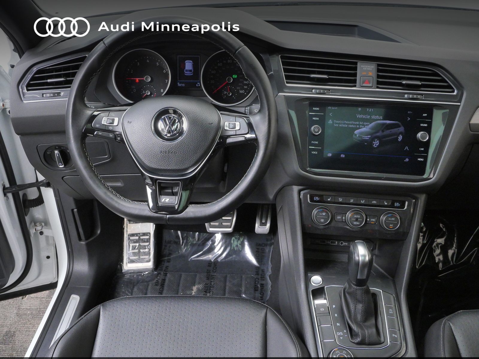 Thumbnail: 2020 Volkswagen Tiguan - 17
