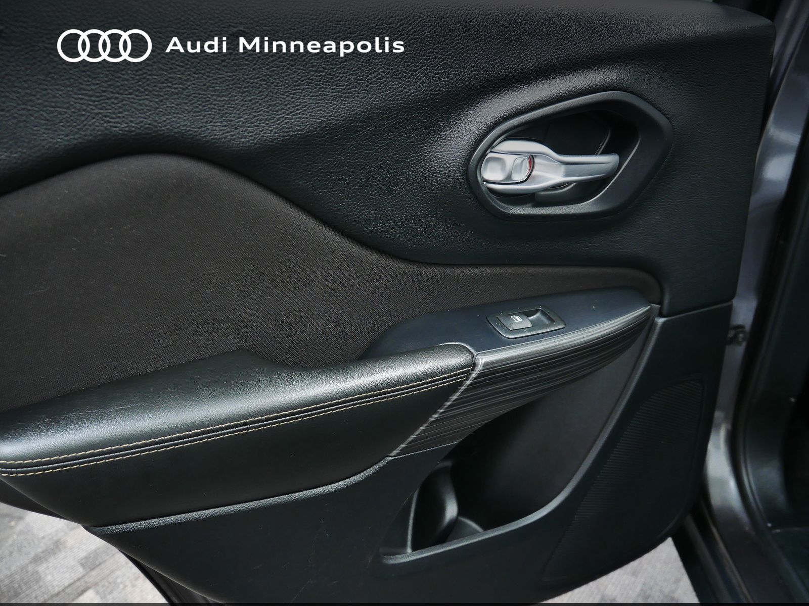 Thumbnail: 2016 Jeep Cherokee - 16