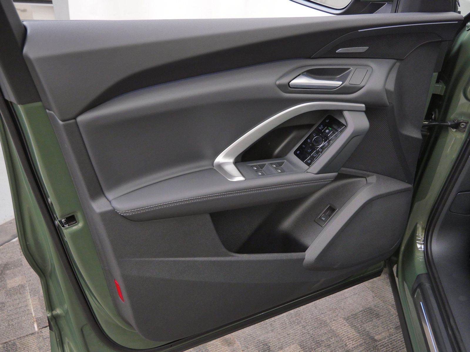 Thumbnail: 2026 Audi Q5 - 10