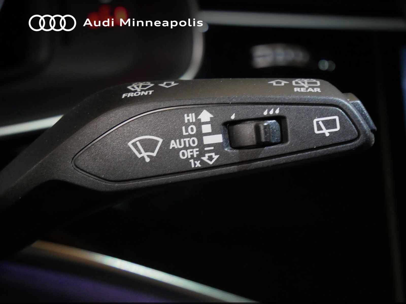 Thumbnail: 2025 Audi Q8 - 31