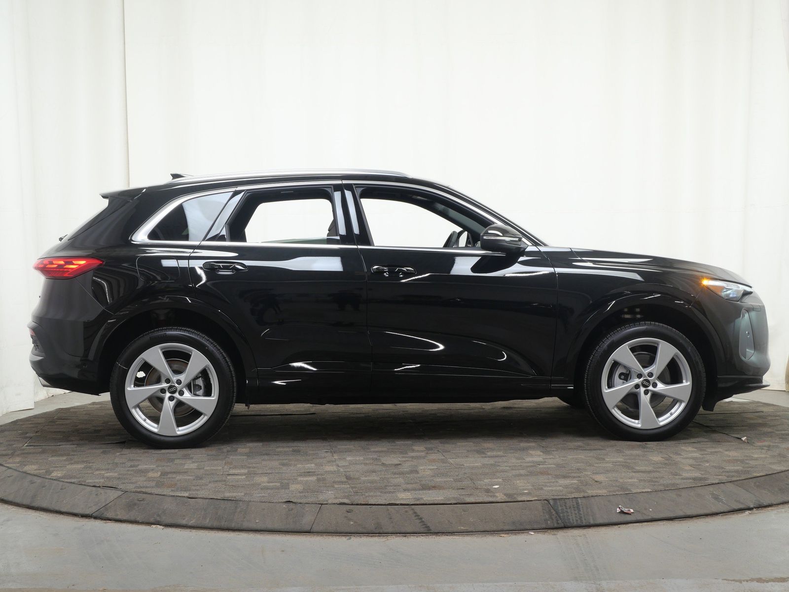 Thumbnail: 2025 Audi Q5 - 7