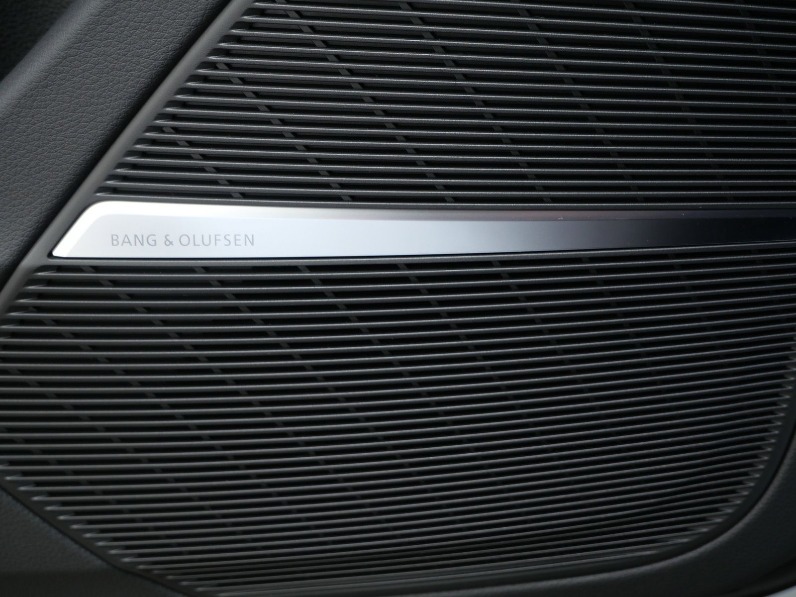 Thumbnail: 2026 Audi Q8 - 16