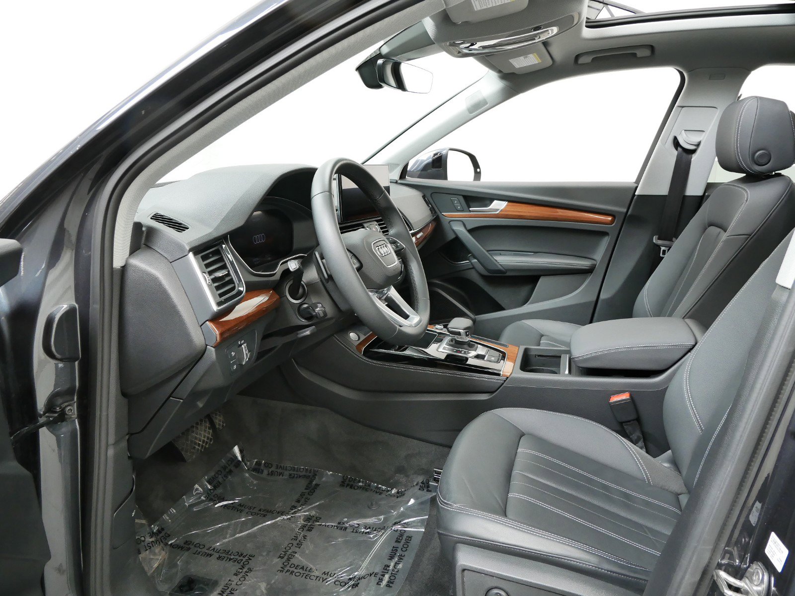 Used 2021 Audi Q5 Premium Plus with VIN WA1BAAFY0M2063869 for sale in Minneapolis, Minnesota