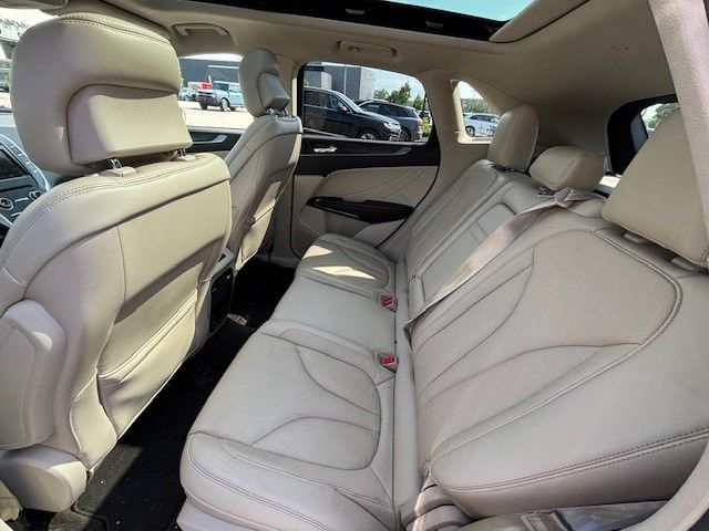 Thumbnail: 2019 Lincoln MKC - 6