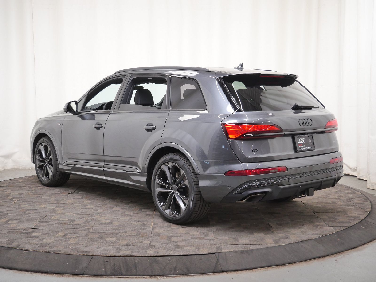 Thumbnail: 2026 Audi Q7 - 4