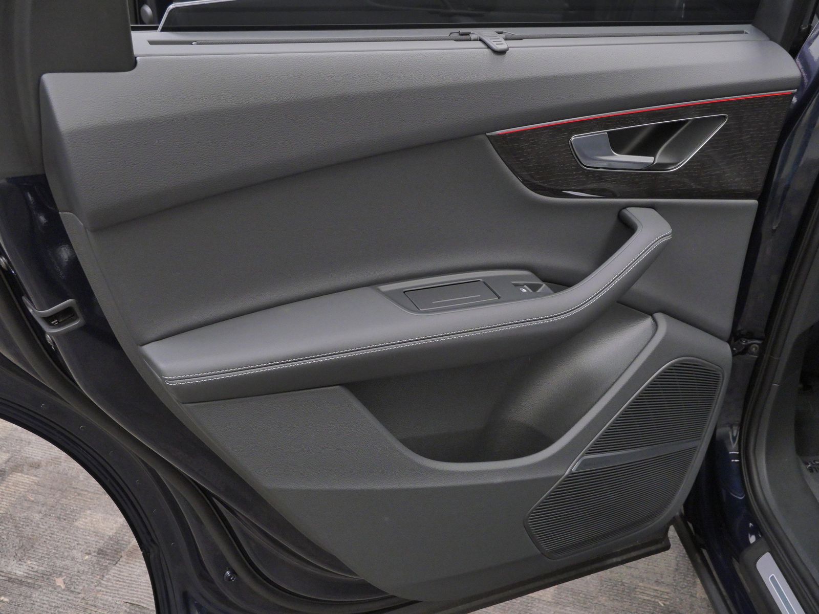 Thumbnail: 2026 Audi Q7 - 12