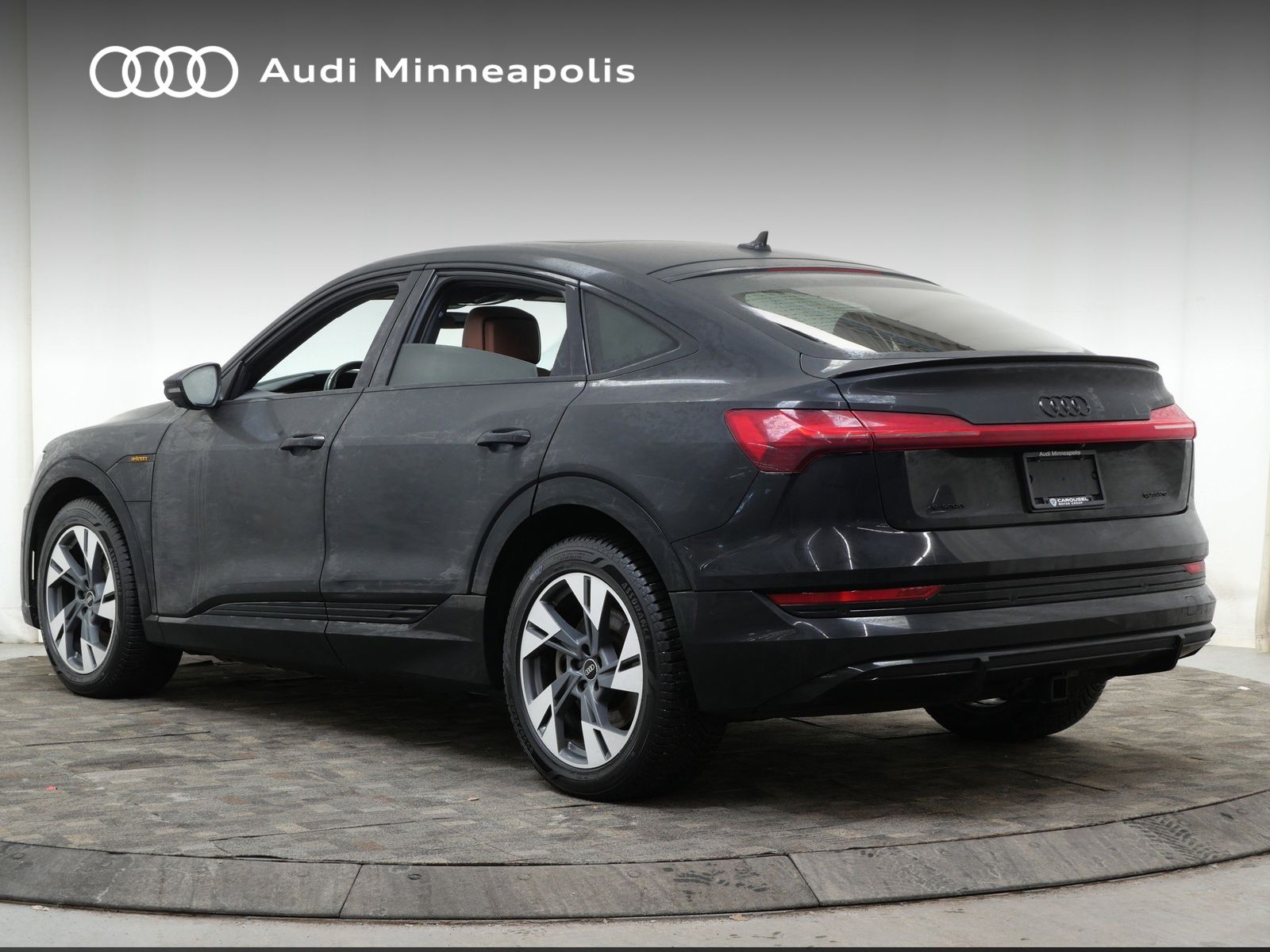 Thumbnail: 2022 Audi e-tron S - 4