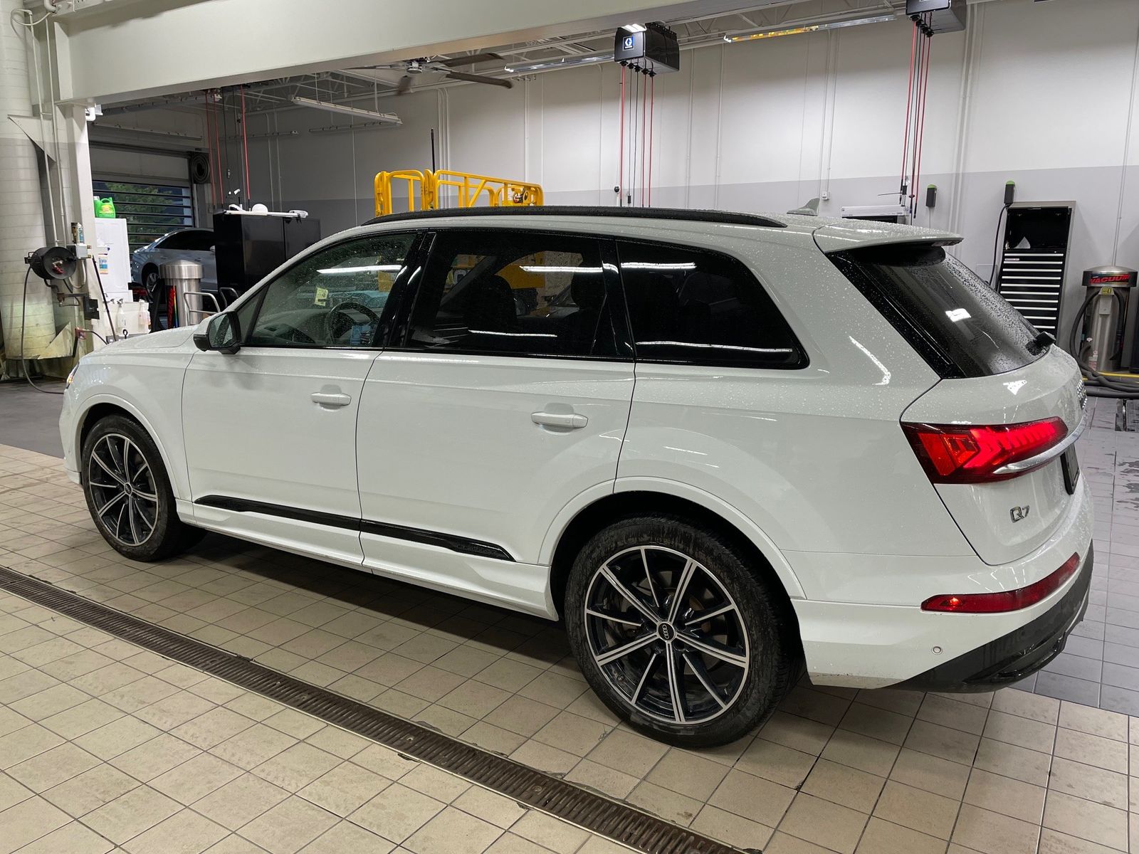 Thumbnail: 2021 Audi Q7 - 4