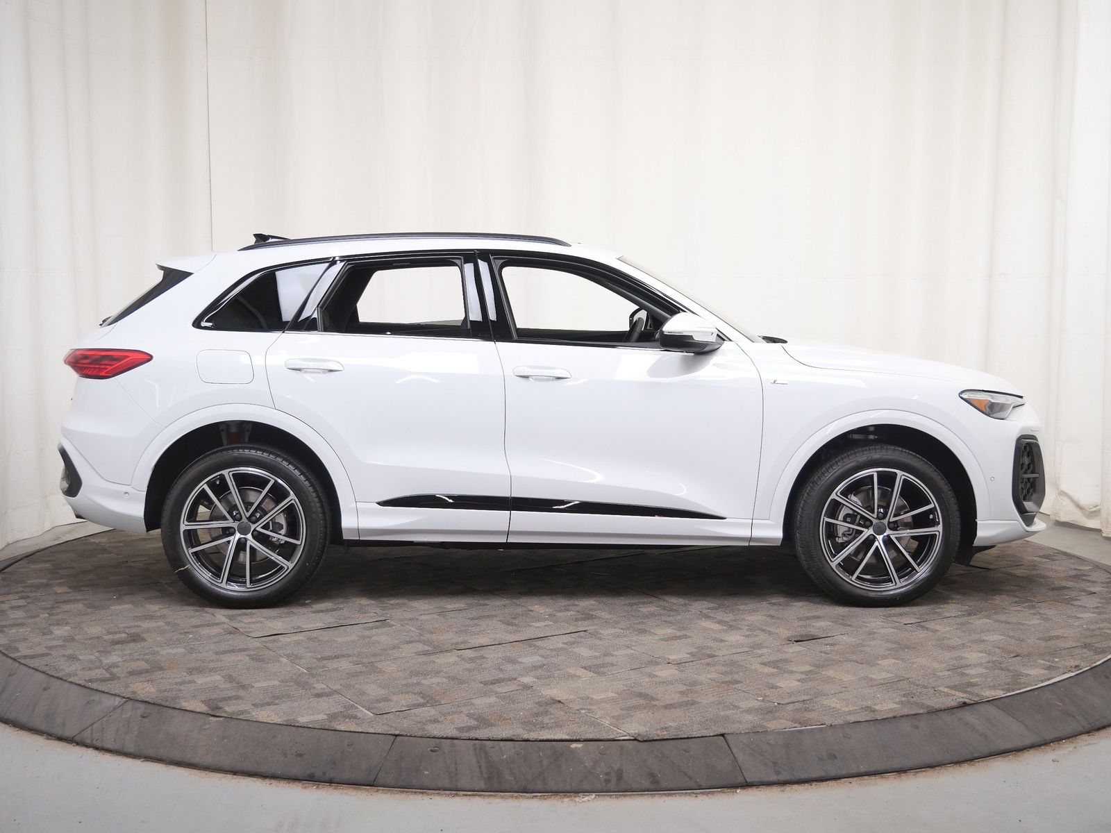 Thumbnail: 2026 Audi Q5 - 7
