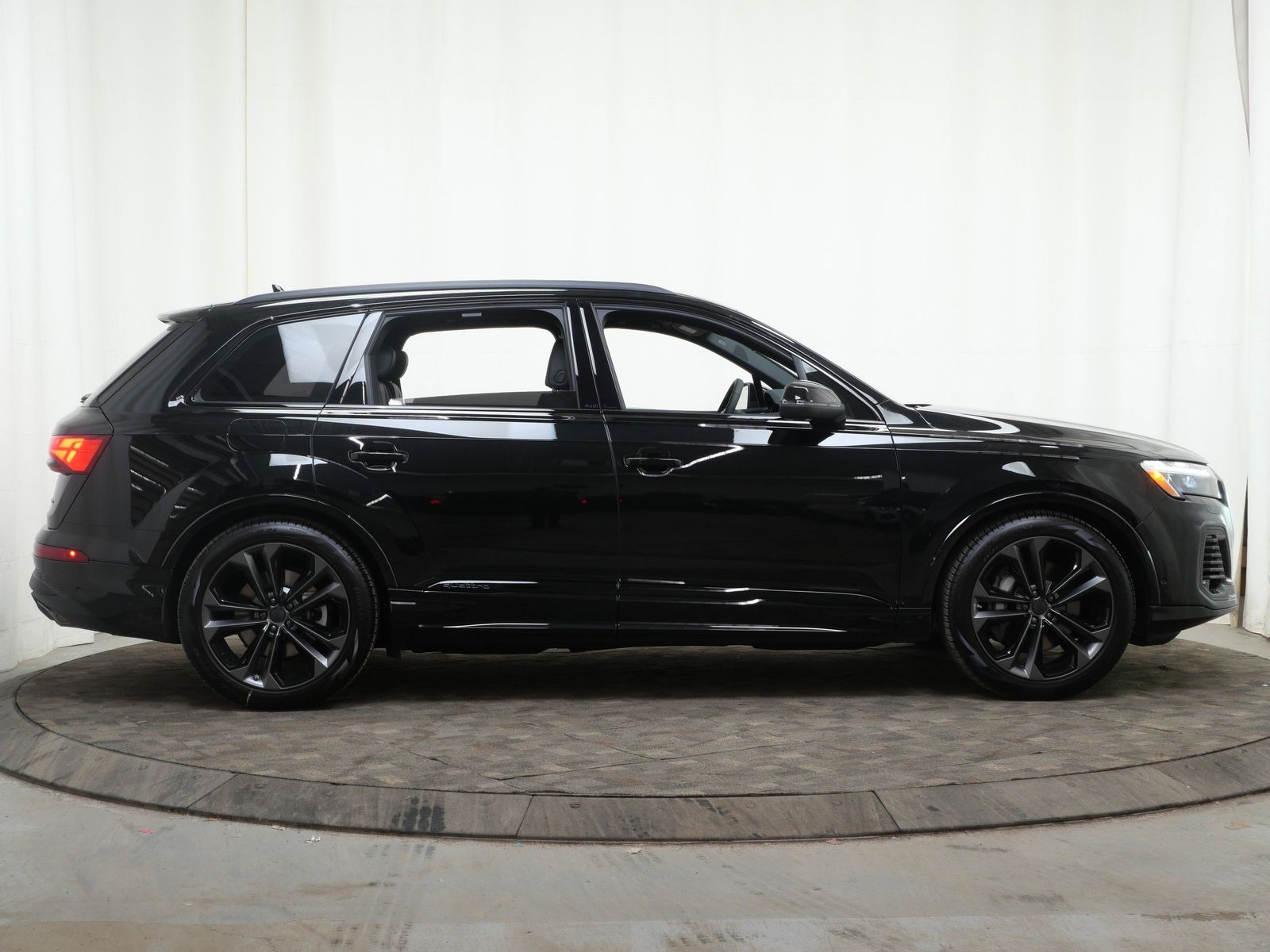 Thumbnail: 2026 Audi Q7 - 7