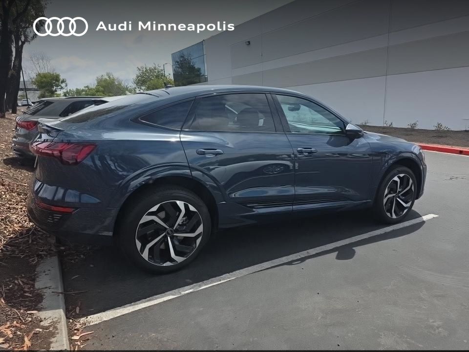 Thumbnail: 2024 Audi Q8 e-tron - 4