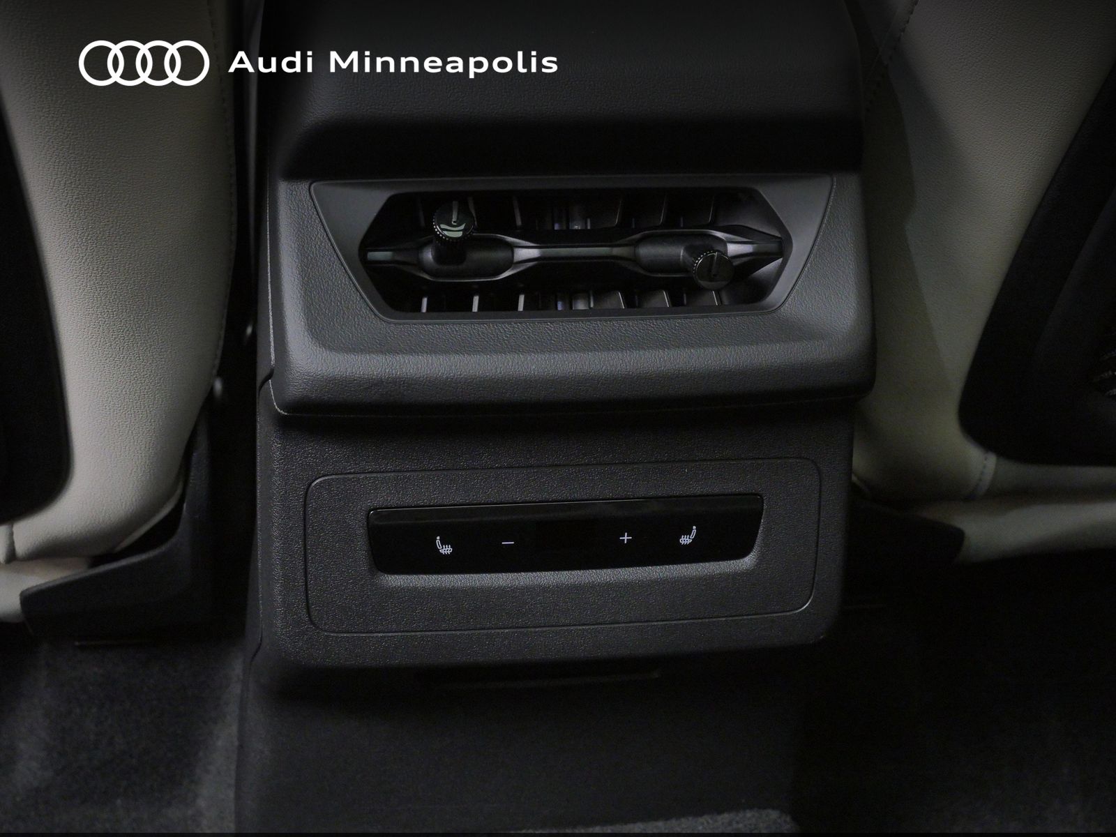 Thumbnail: 2025 Audi Q6 e-tron - 16