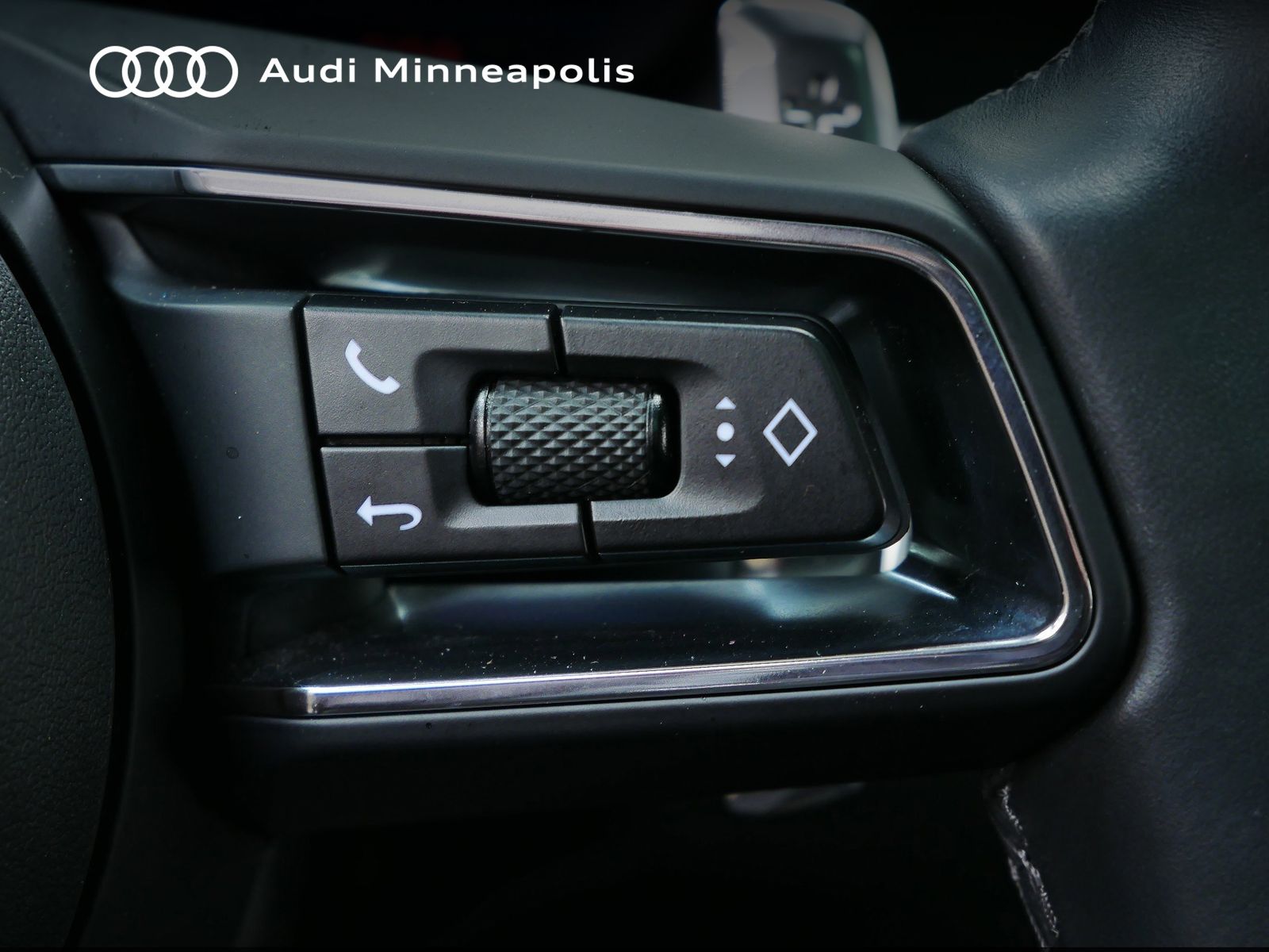 Thumbnail: 2023 Porsche Macan - 20