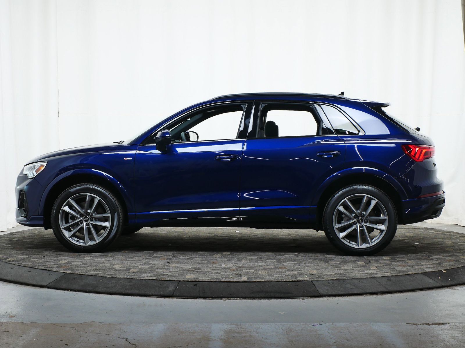 Thumbnail: 2025 Audi Q3 - 3