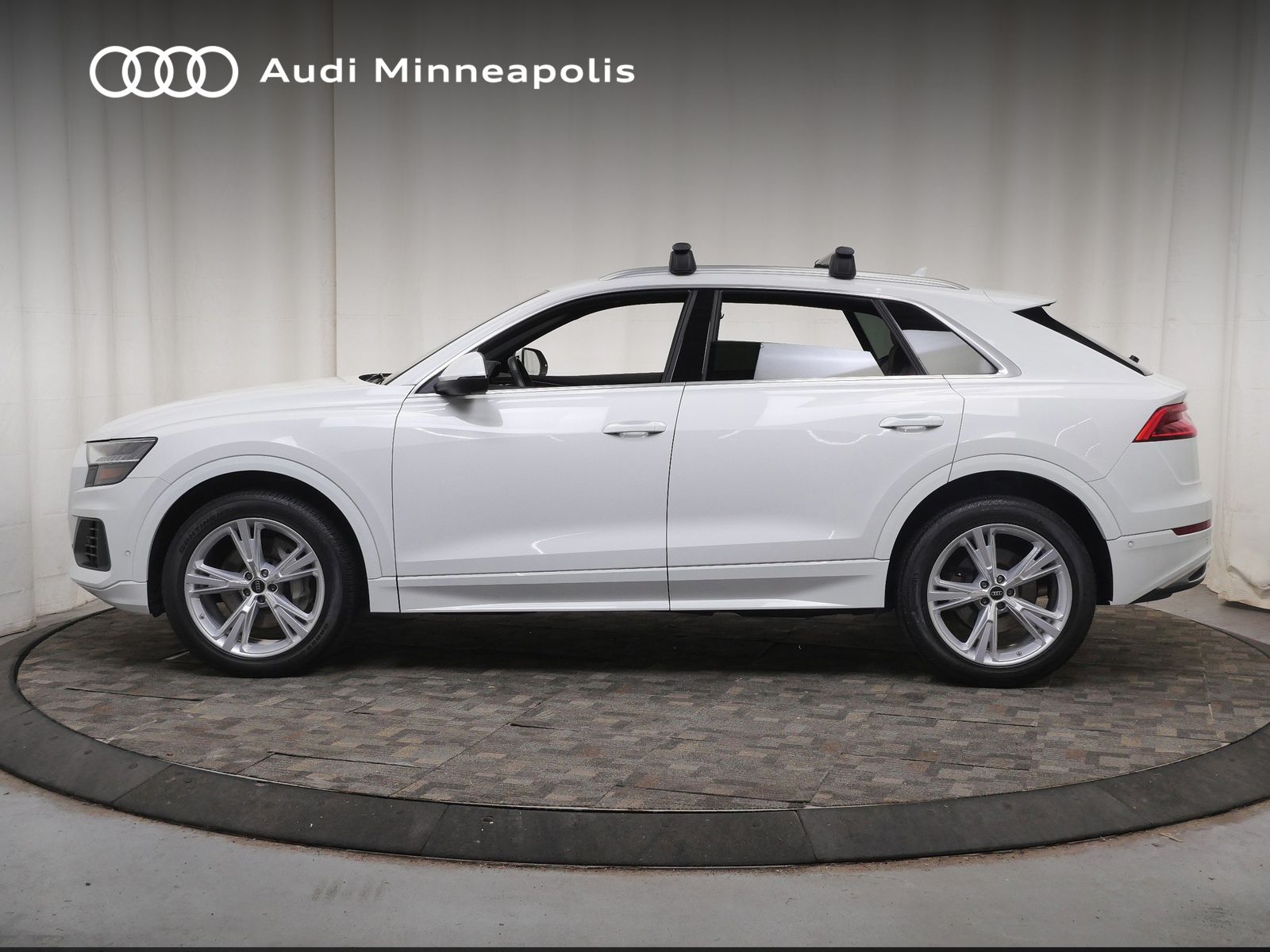 Thumbnail: 2023 Audi Q8 - 3