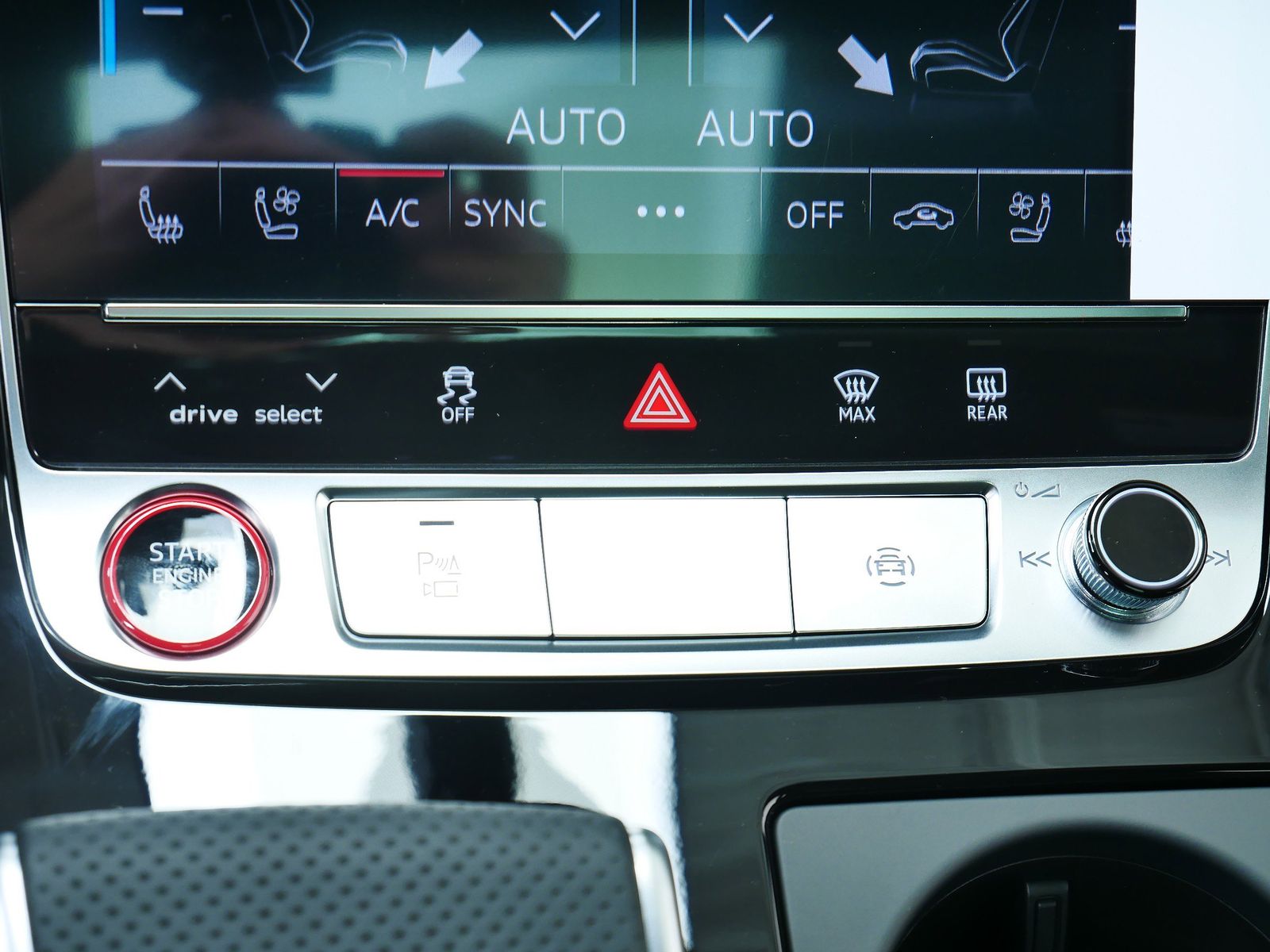 Thumbnail: 2026 Audi SQ7 - 14