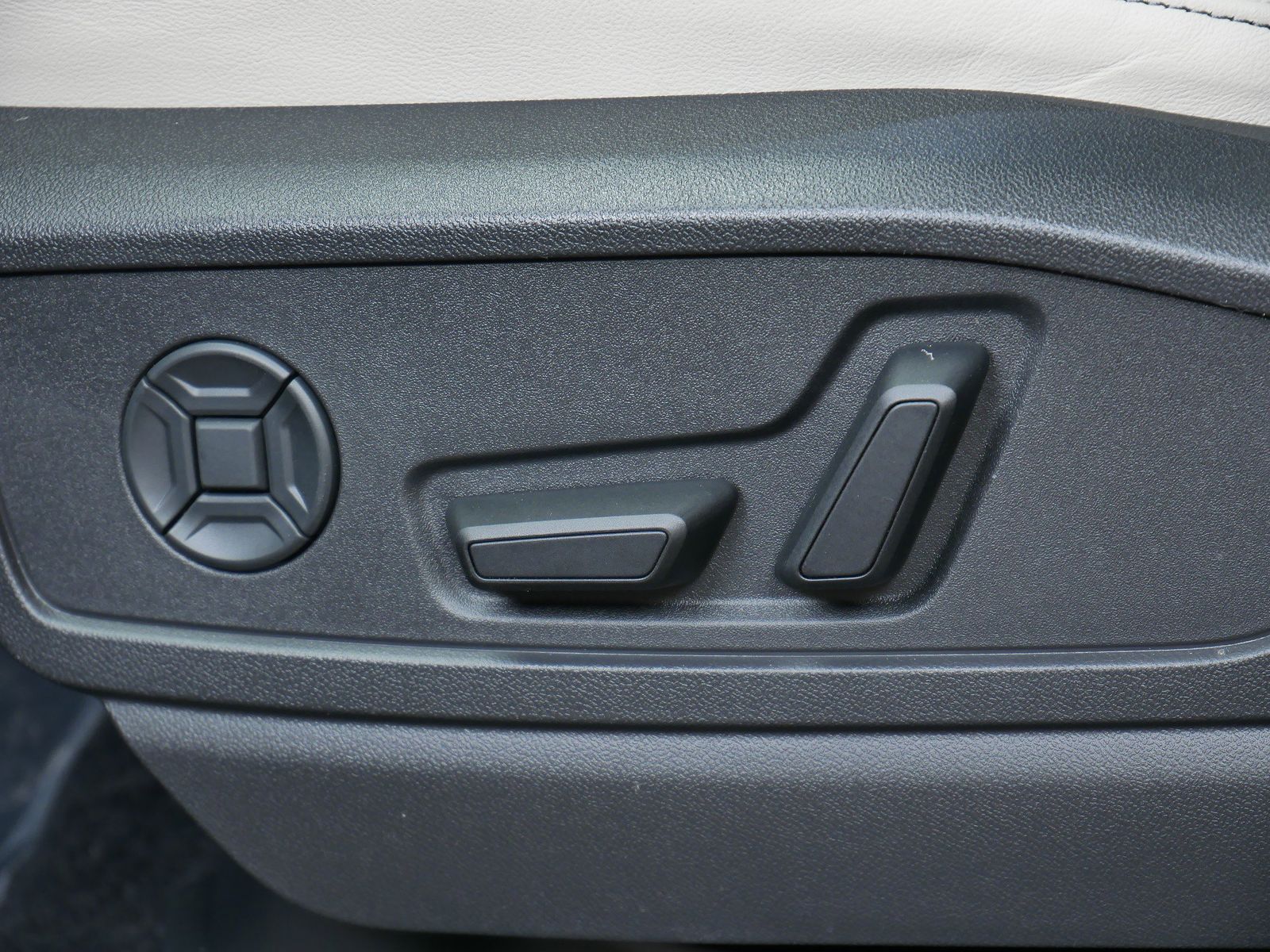 Thumbnail: 2025 Audi Q5 - 11