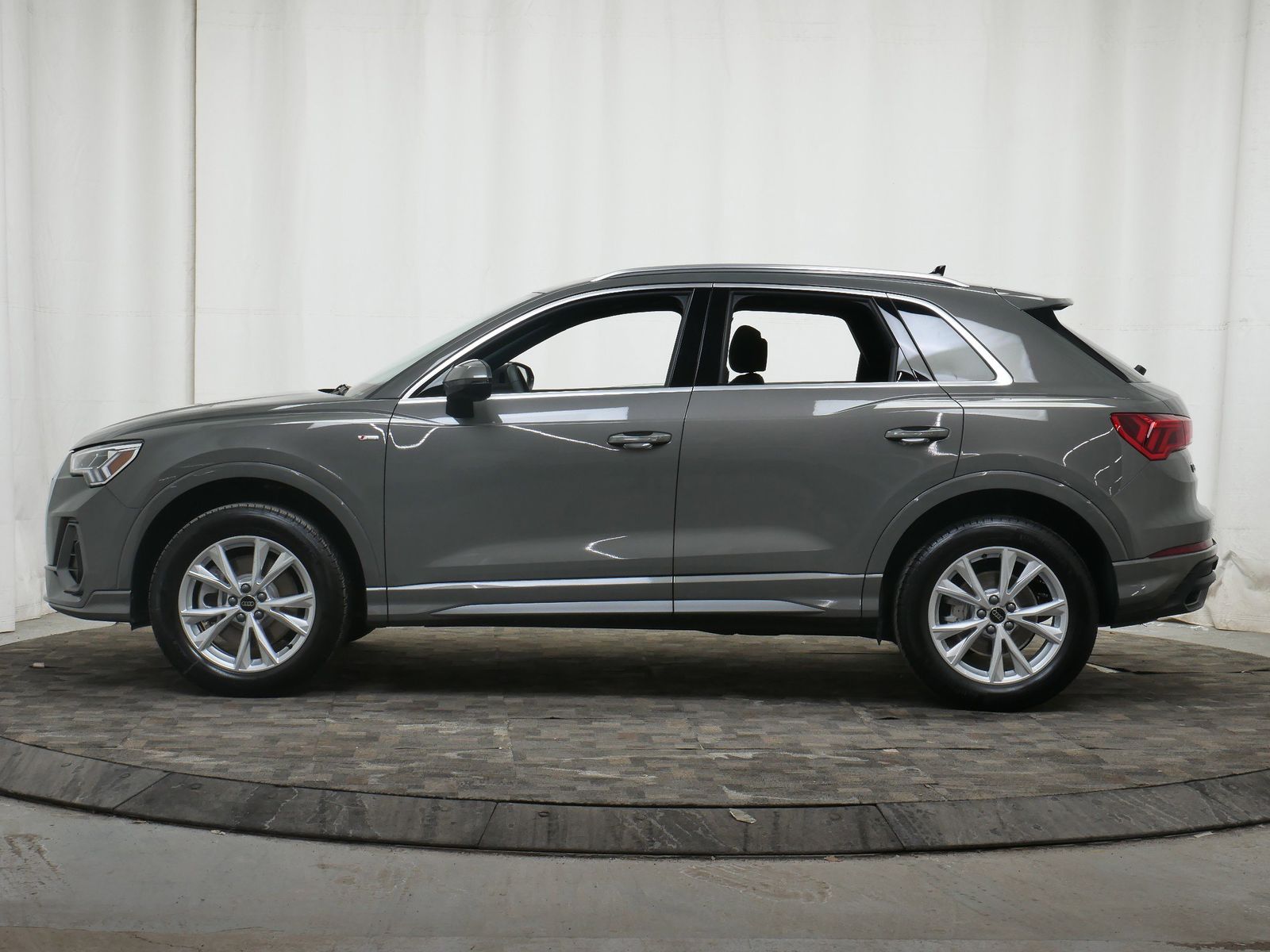 Thumbnail: 2025 Audi Q3 - 3