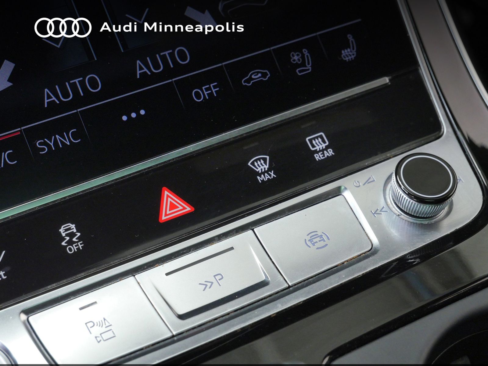 Thumbnail: 2023 Audi Q8 - 31
