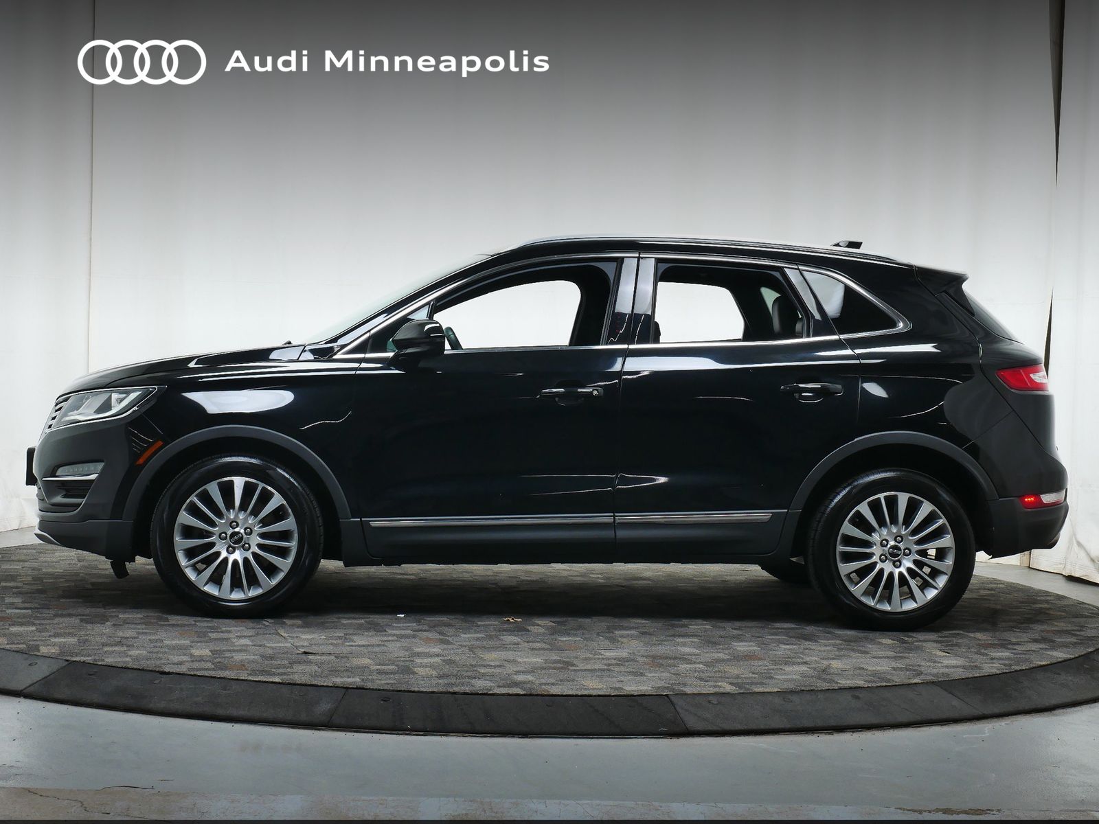 Thumbnail: 2017 Lincoln MKC - 3