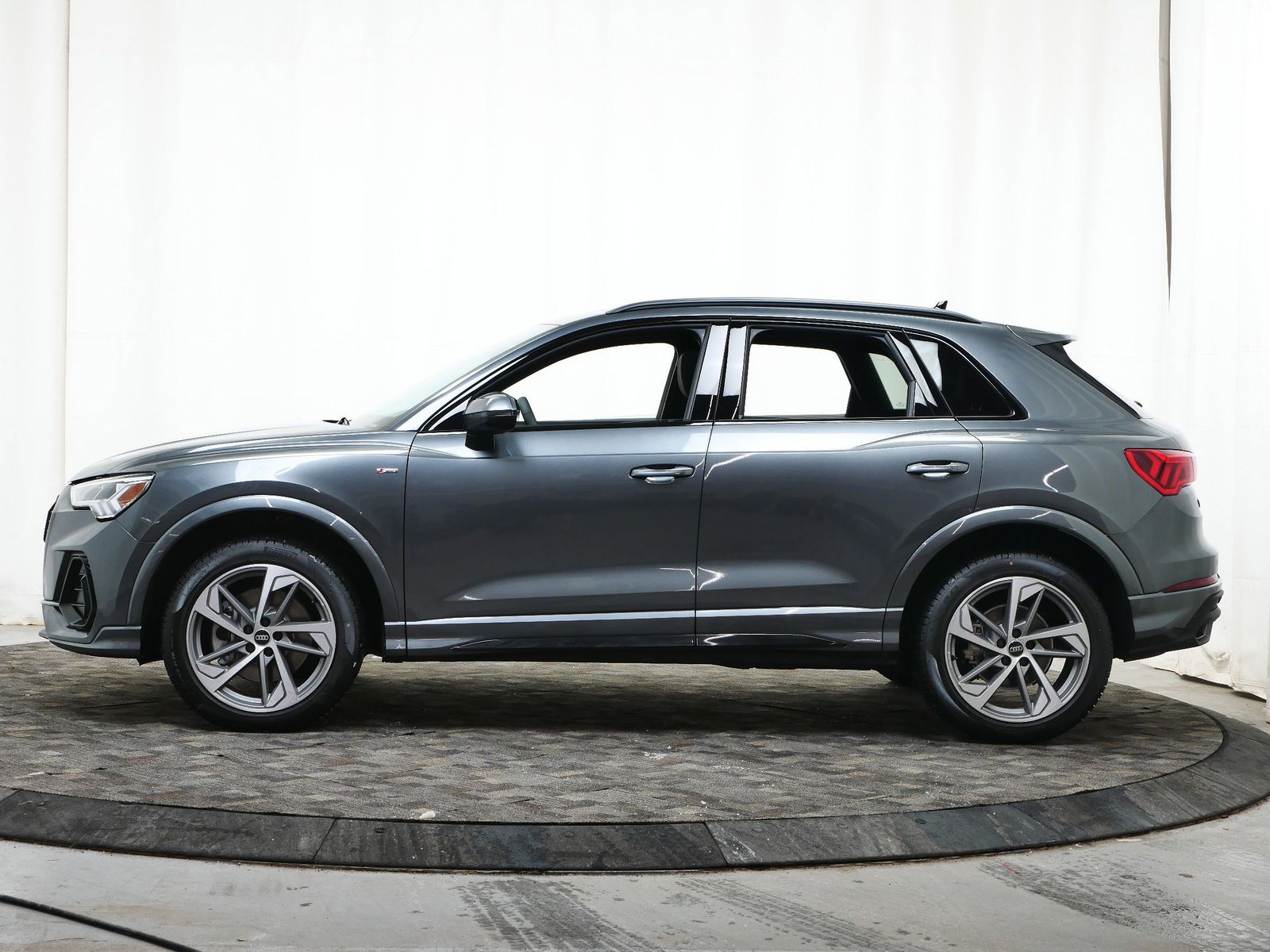 Thumbnail: 2025 Audi Q3 - 3