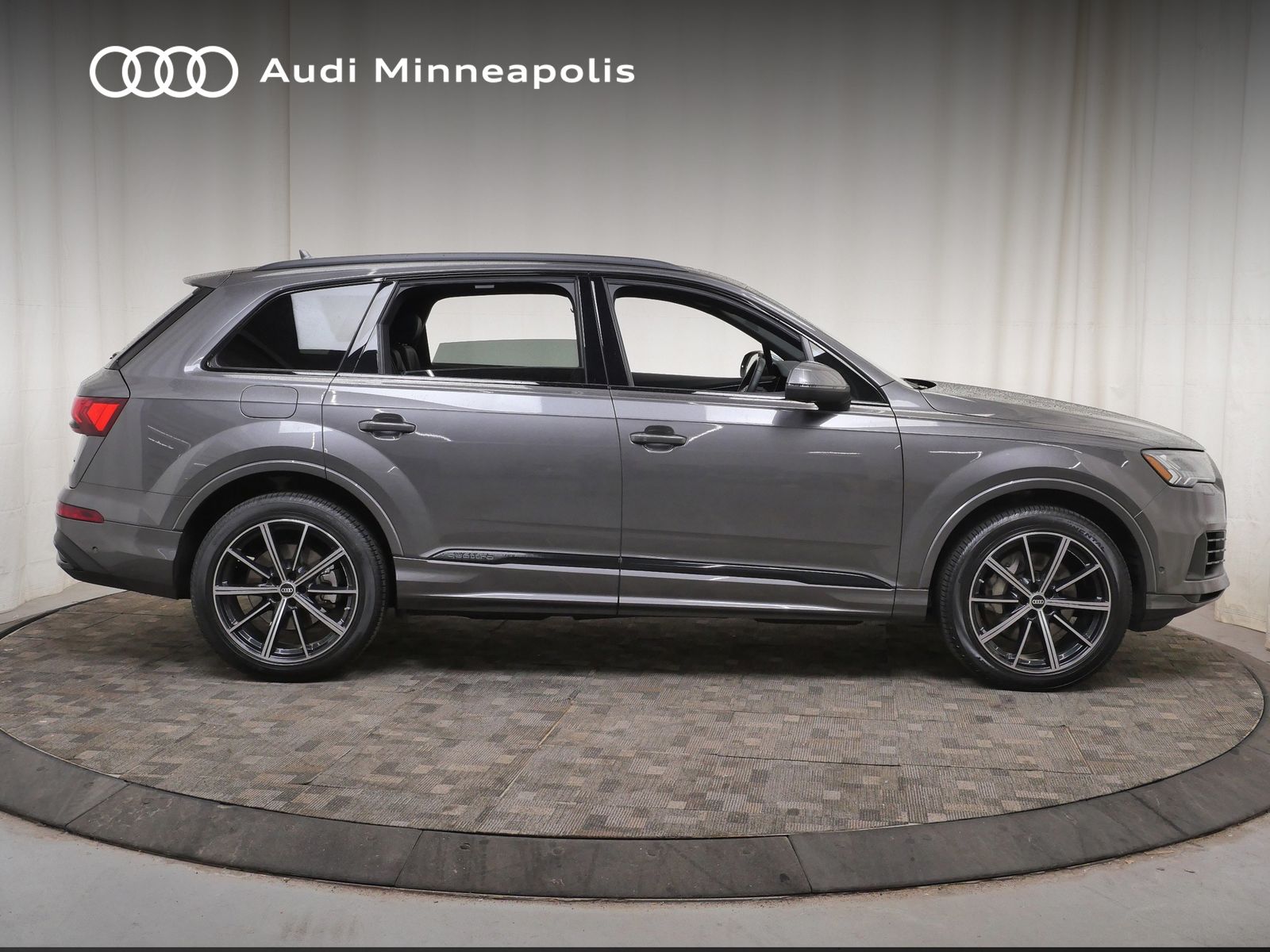 Thumbnail: 2023 Audi Q7 - 9
