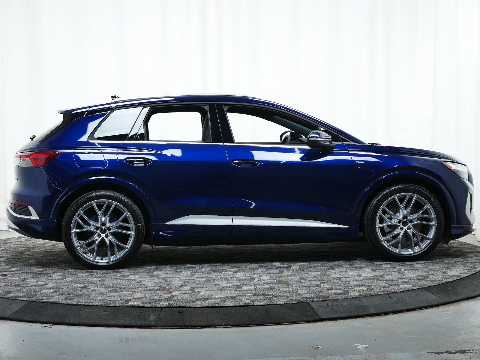 Thumbnail: 2025 Audi Q4 e-tron - 7