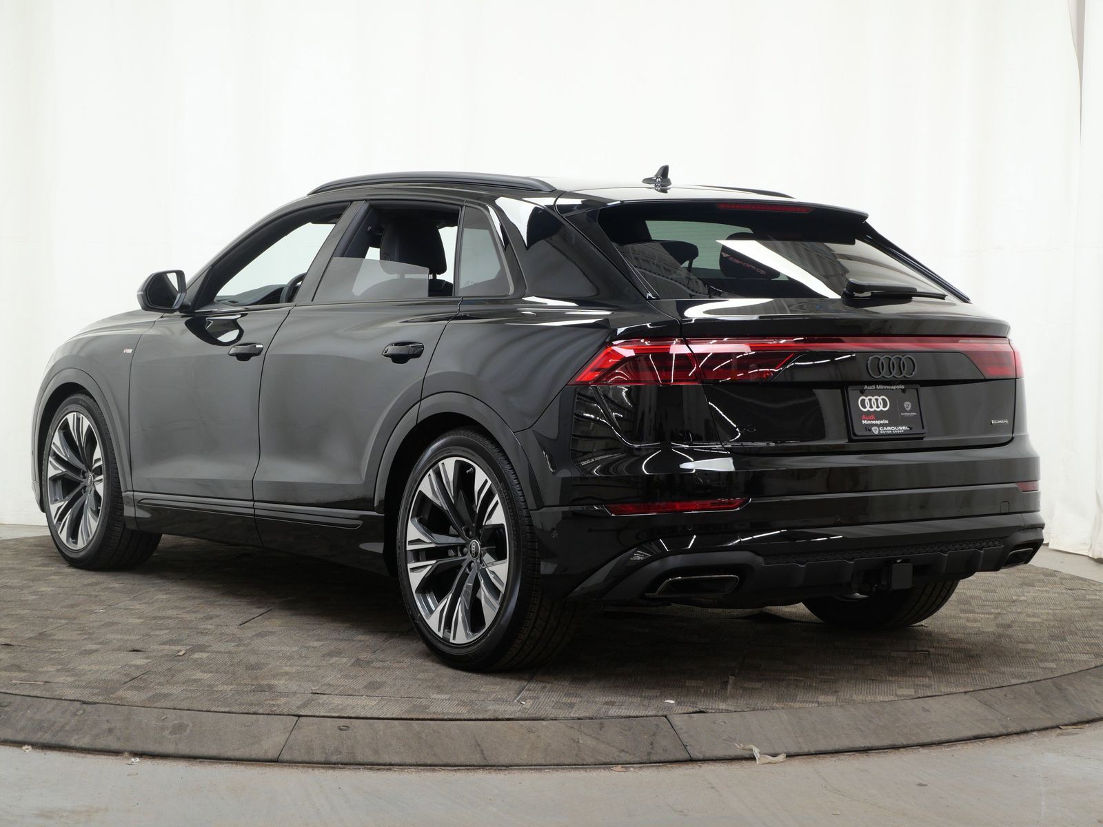 Thumbnail: 2026 Audi Q8 - 4