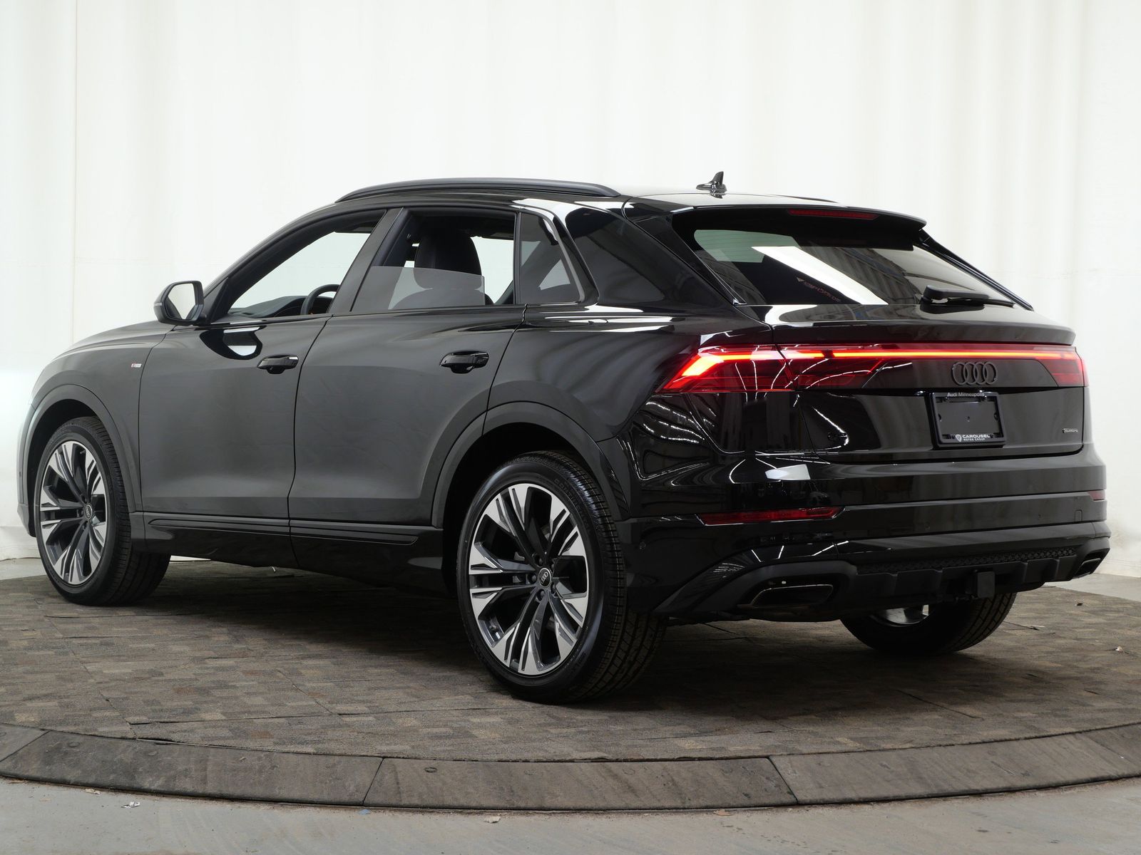Thumbnail: 2026 Audi Q8 - 4