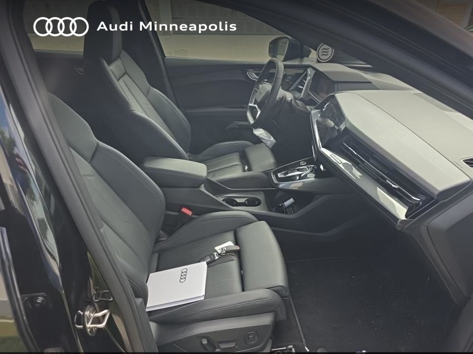 Thumbnail: 2025 Audi Q4 e-tron - 10