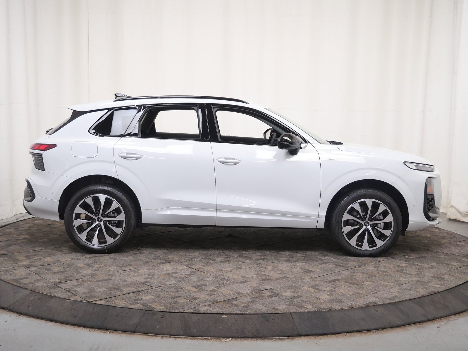 Thumbnail: 2026 Audi Q3 - 7