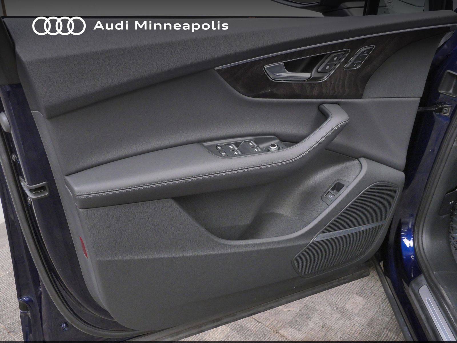 Thumbnail: 2023 Audi Q7 - 13