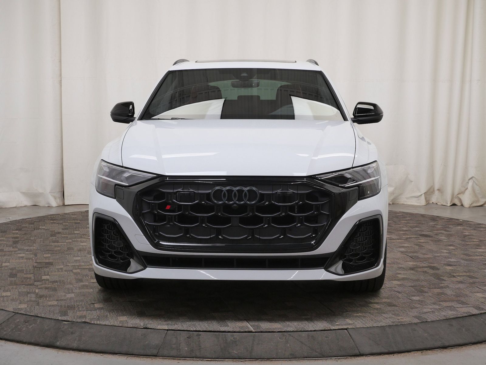 Thumbnail: 2026 Audi SQ8 - 9