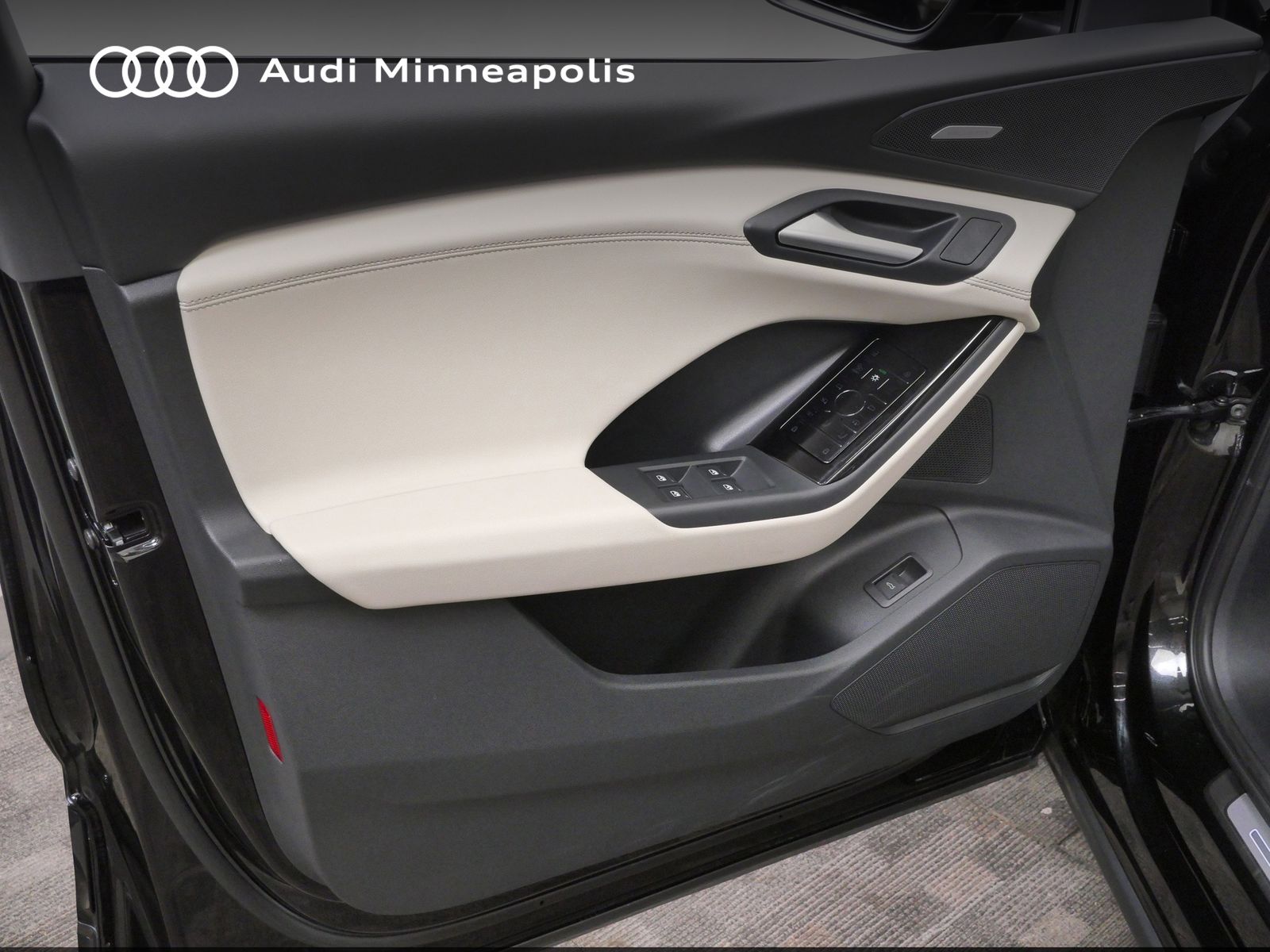Thumbnail: 2025 Audi Q6 e-tron - 11