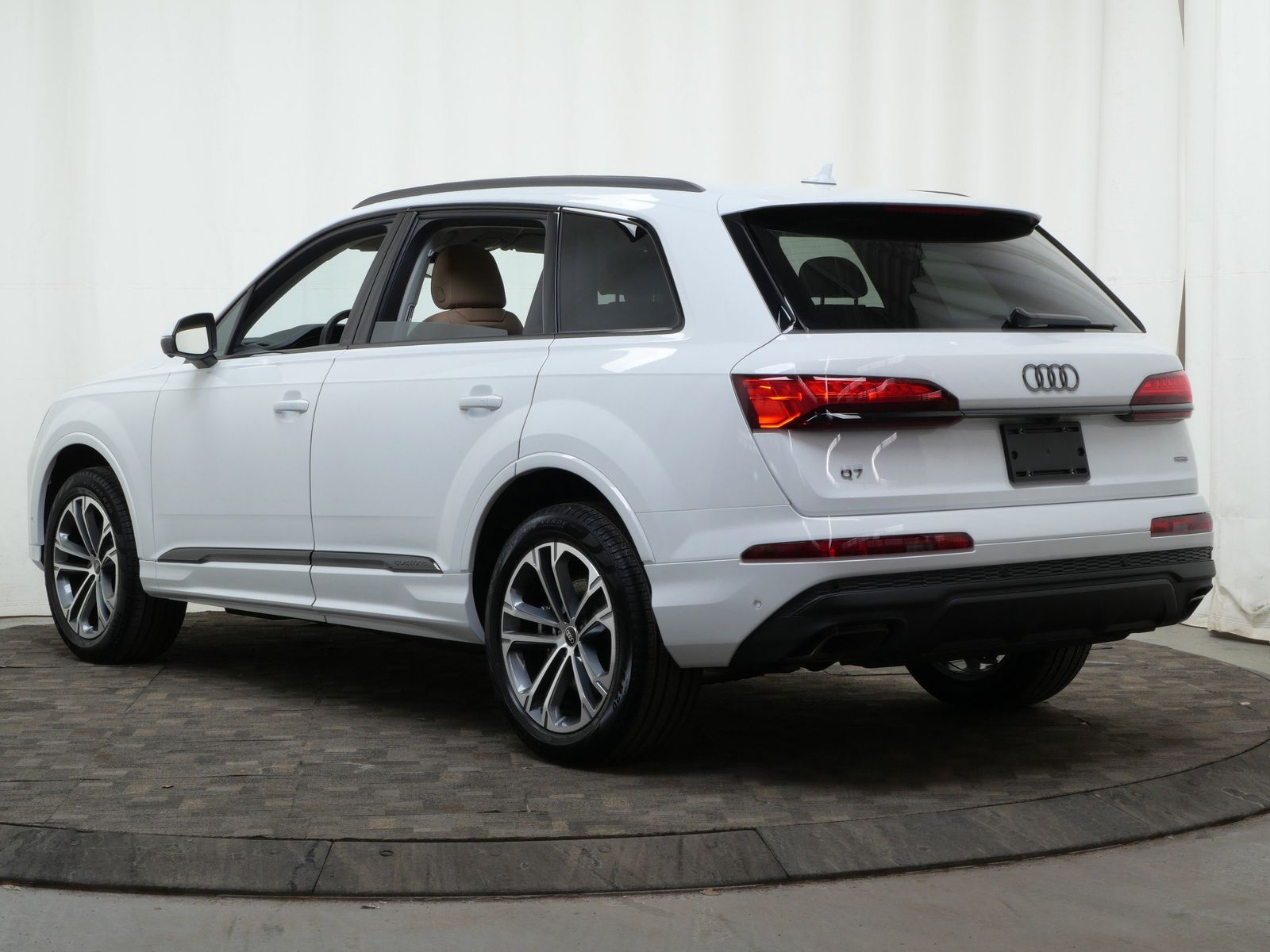 Thumbnail: 2026 Audi Q7 - 4