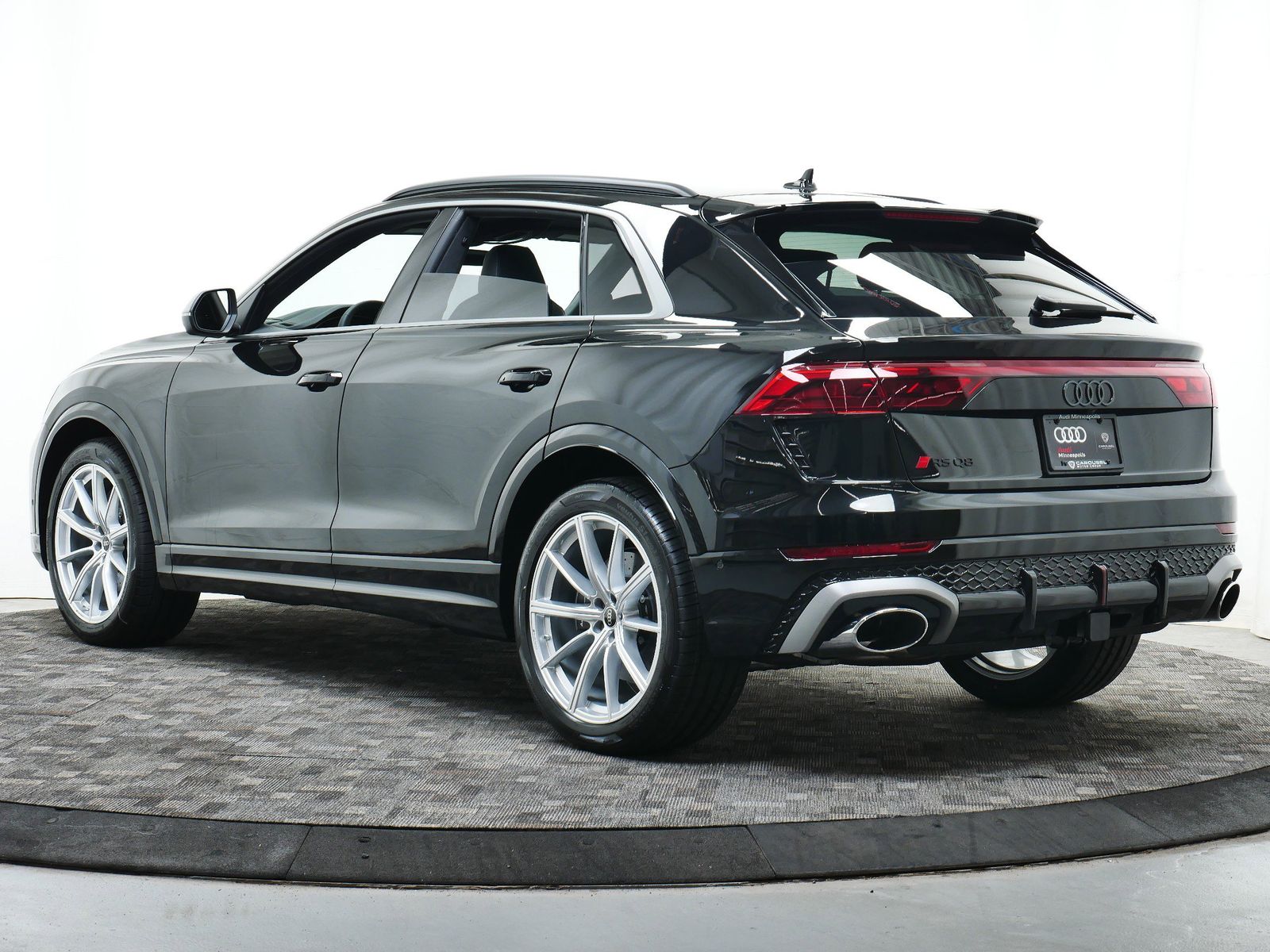 Thumbnail: 2025 Audi RS Q8 - 4