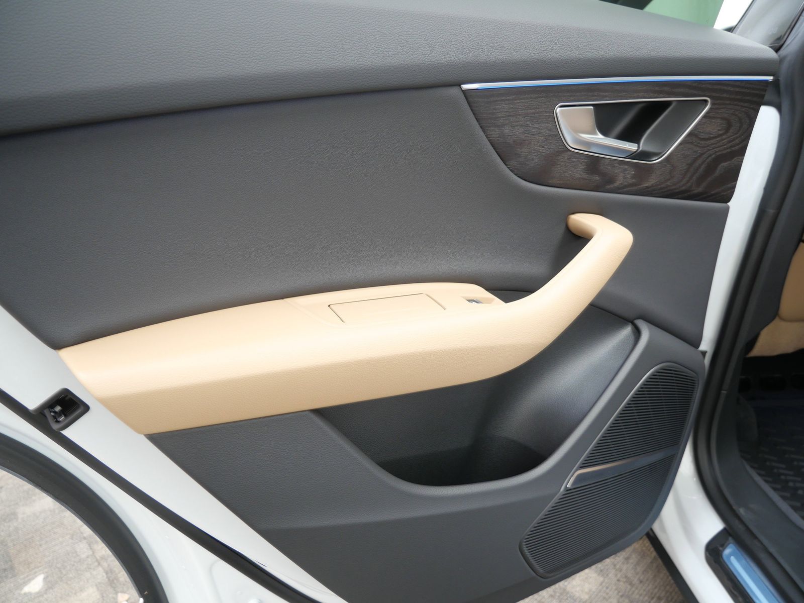 Thumbnail: 2026 Audi Q8 - 12