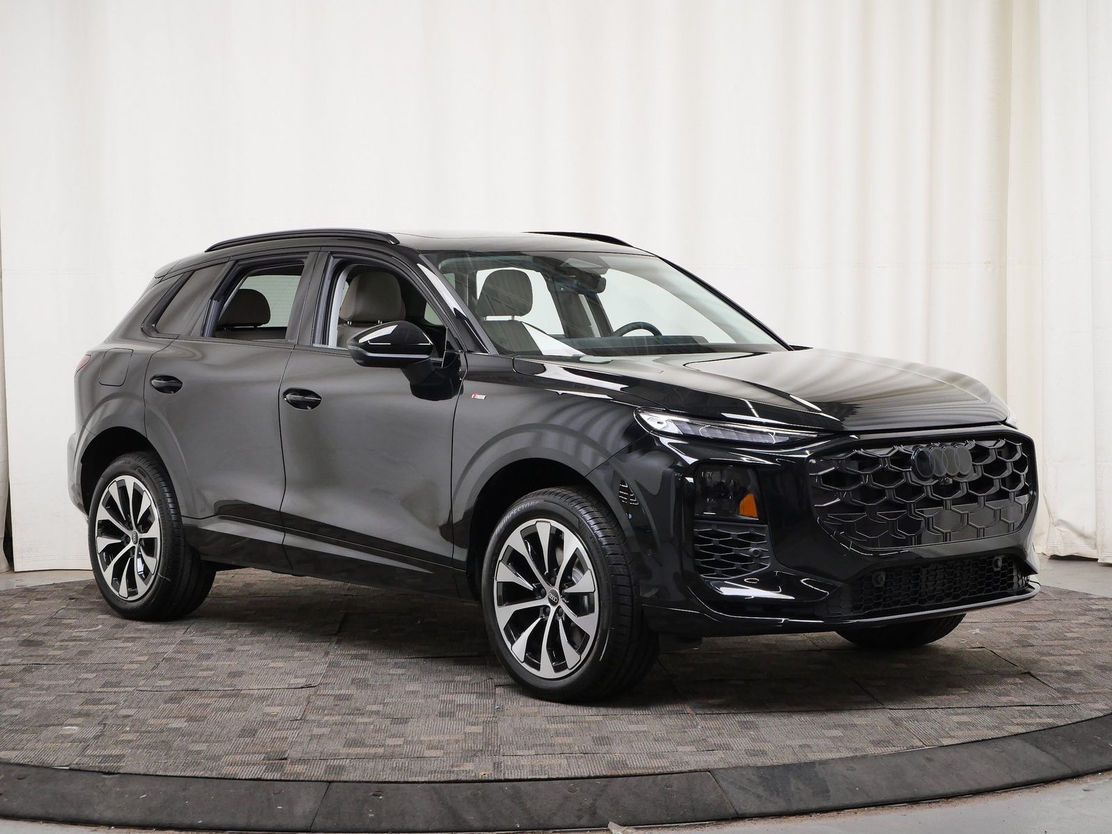Thumbnail: 2026 Audi Q3 - 8