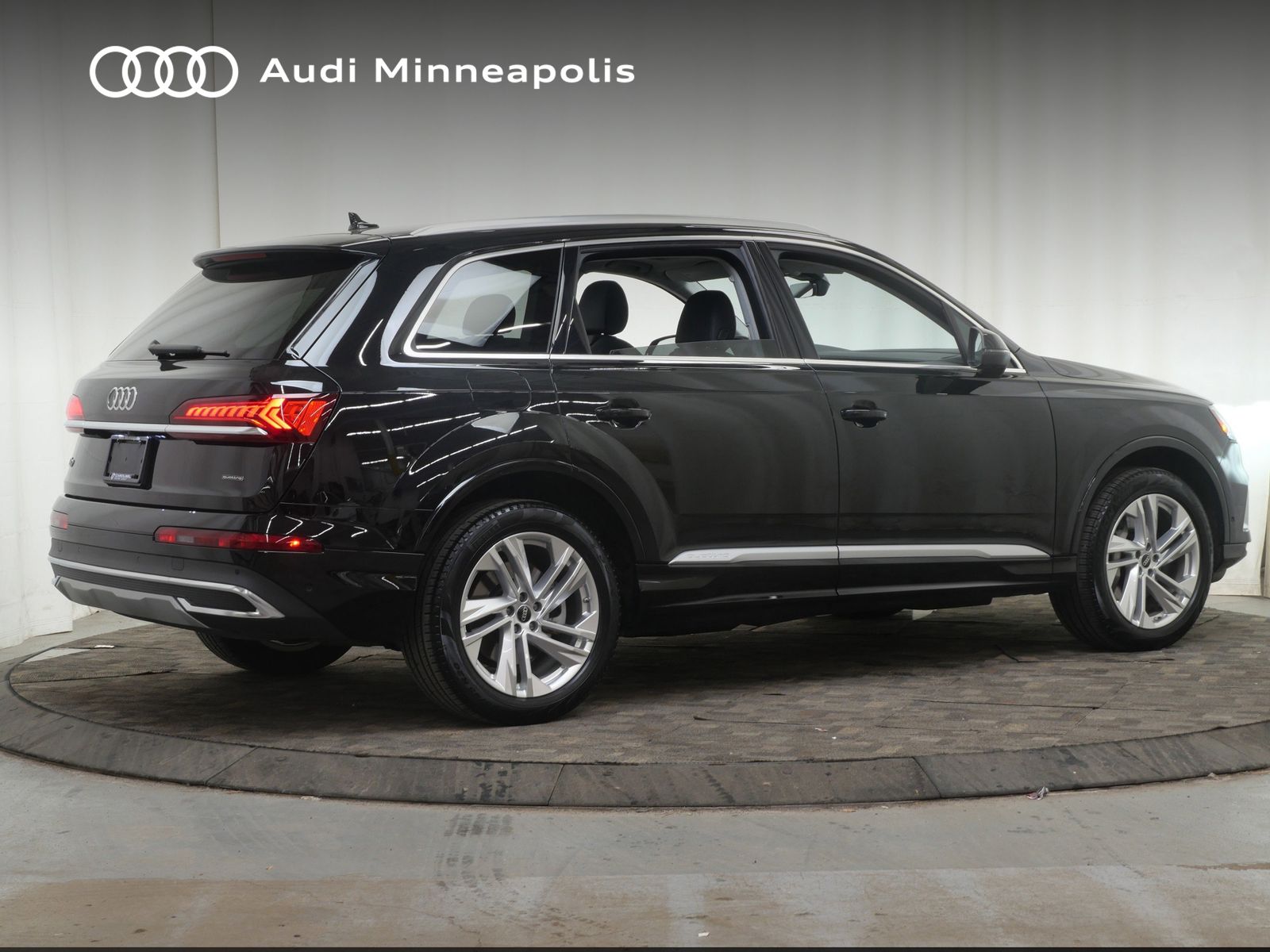 Thumbnail: 2023 Audi Q7 - 7