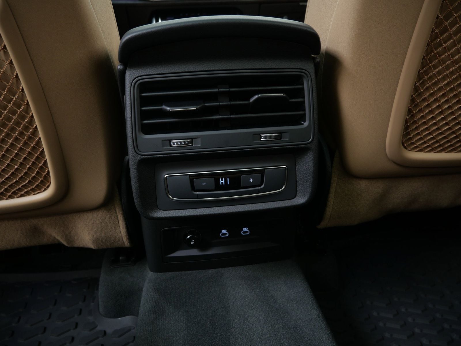 Thumbnail: 2026 Audi Q7 - 14