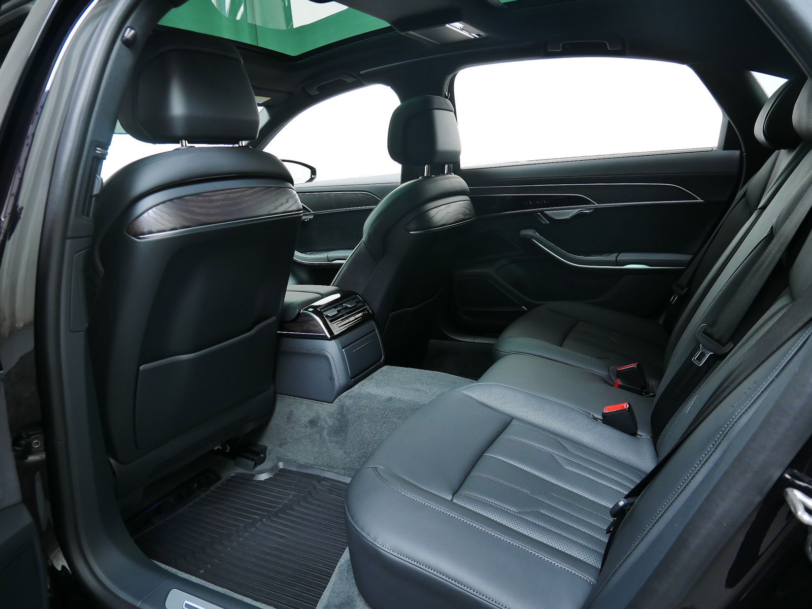 Thumbnail: 2025 Audi A8 - 12