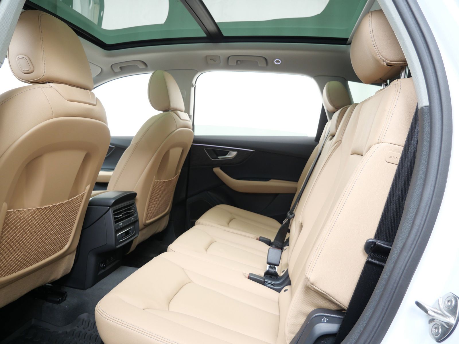 Thumbnail: 2026 Audi Q7 - 12