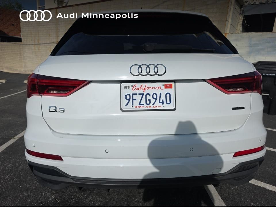 Thumbnail: 2023 Audi Q3 - 10