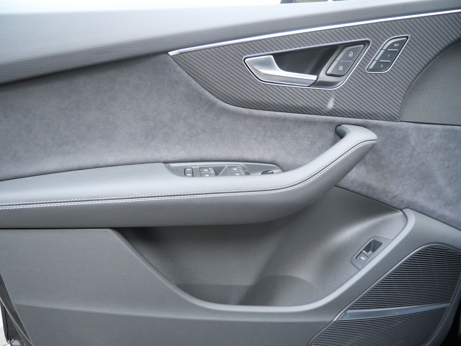 Thumbnail: 2026 Audi SQ7 - 10