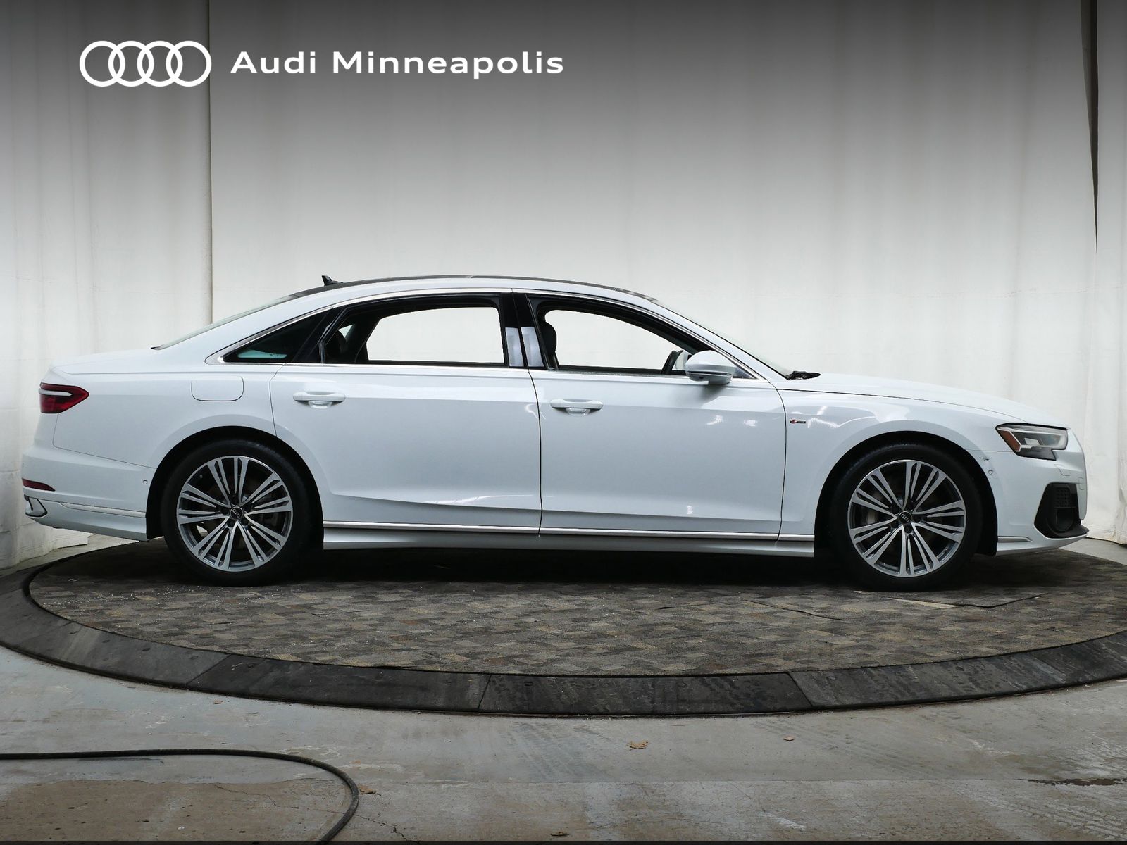 Thumbnail: 2022 Audi A8 - 9