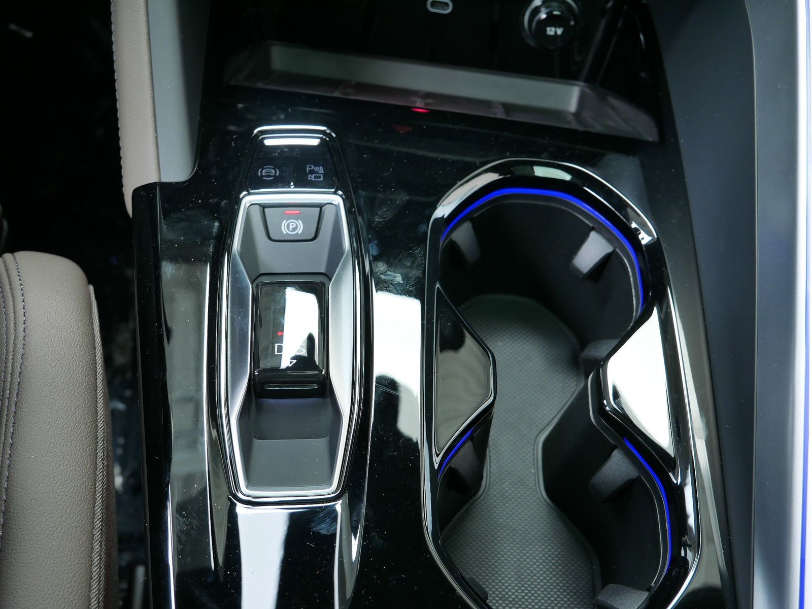 Thumbnail: 2025 Audi Q5 - 13